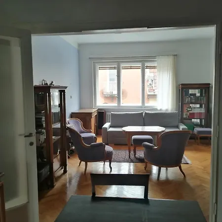Apartment Centre *
